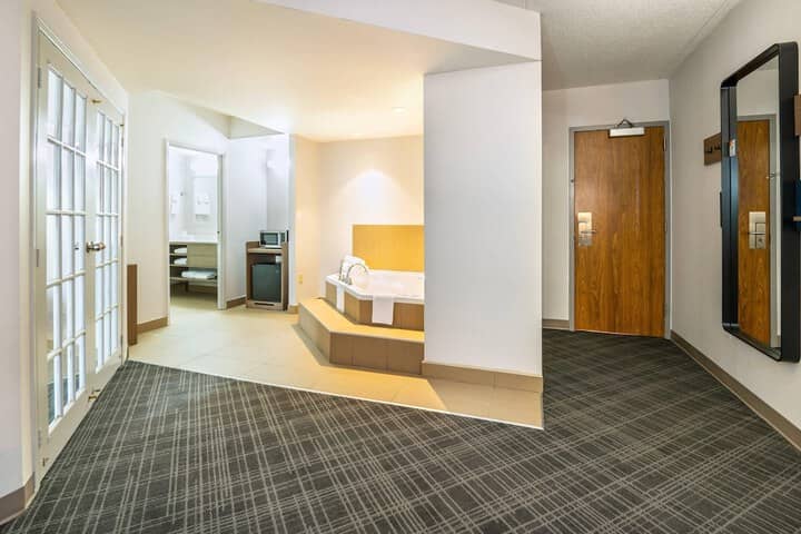 Room 27 of 72
