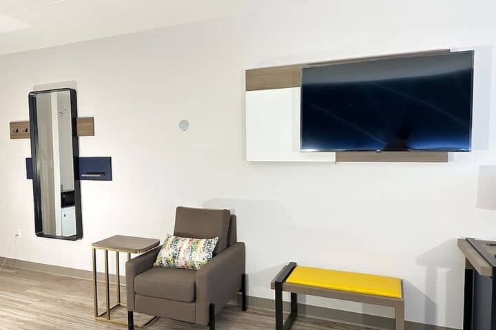 Room 5 of 72